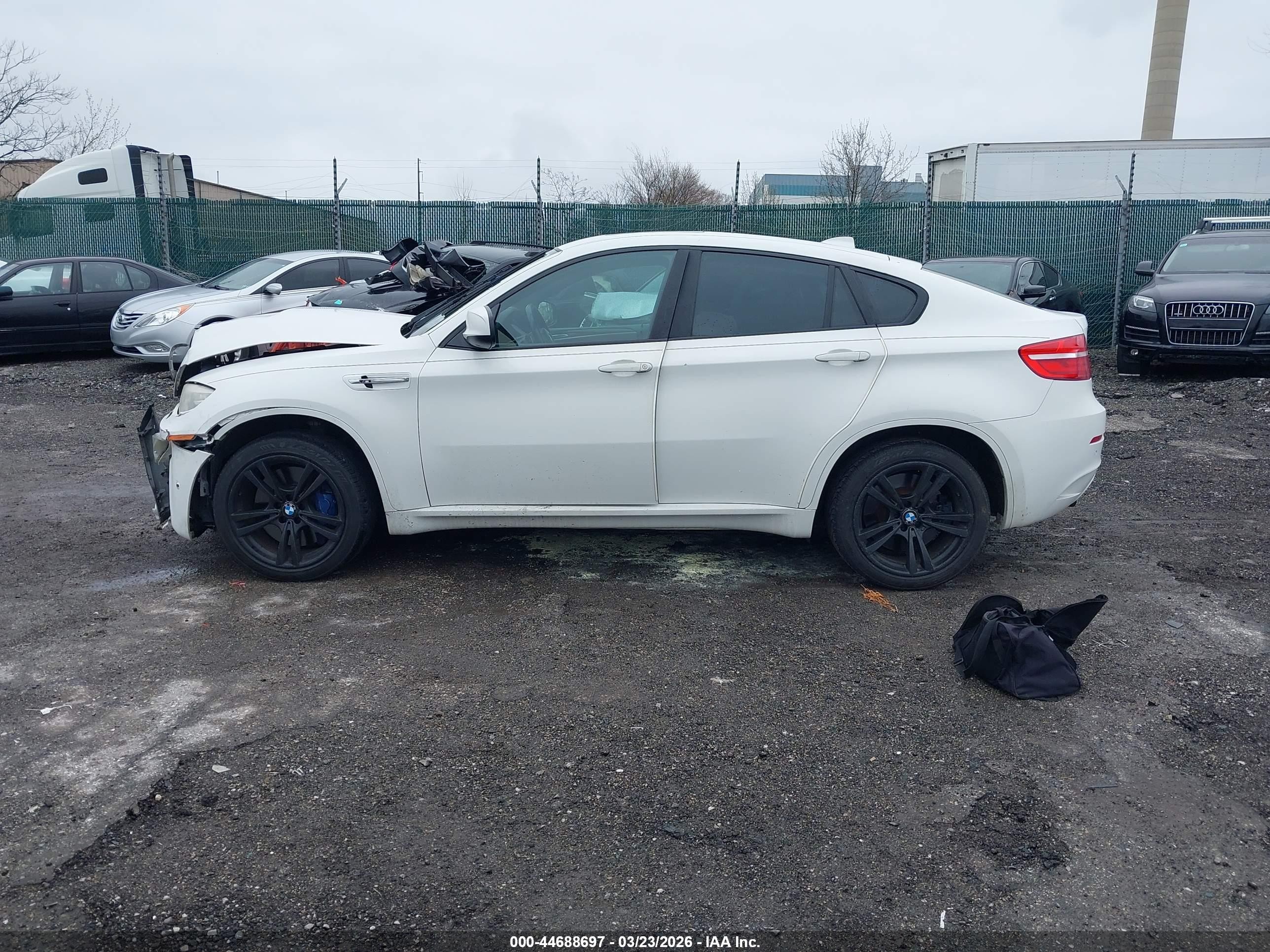 2013 Bmw X6 M   White vin: 5YMGZ0C55DLL29963