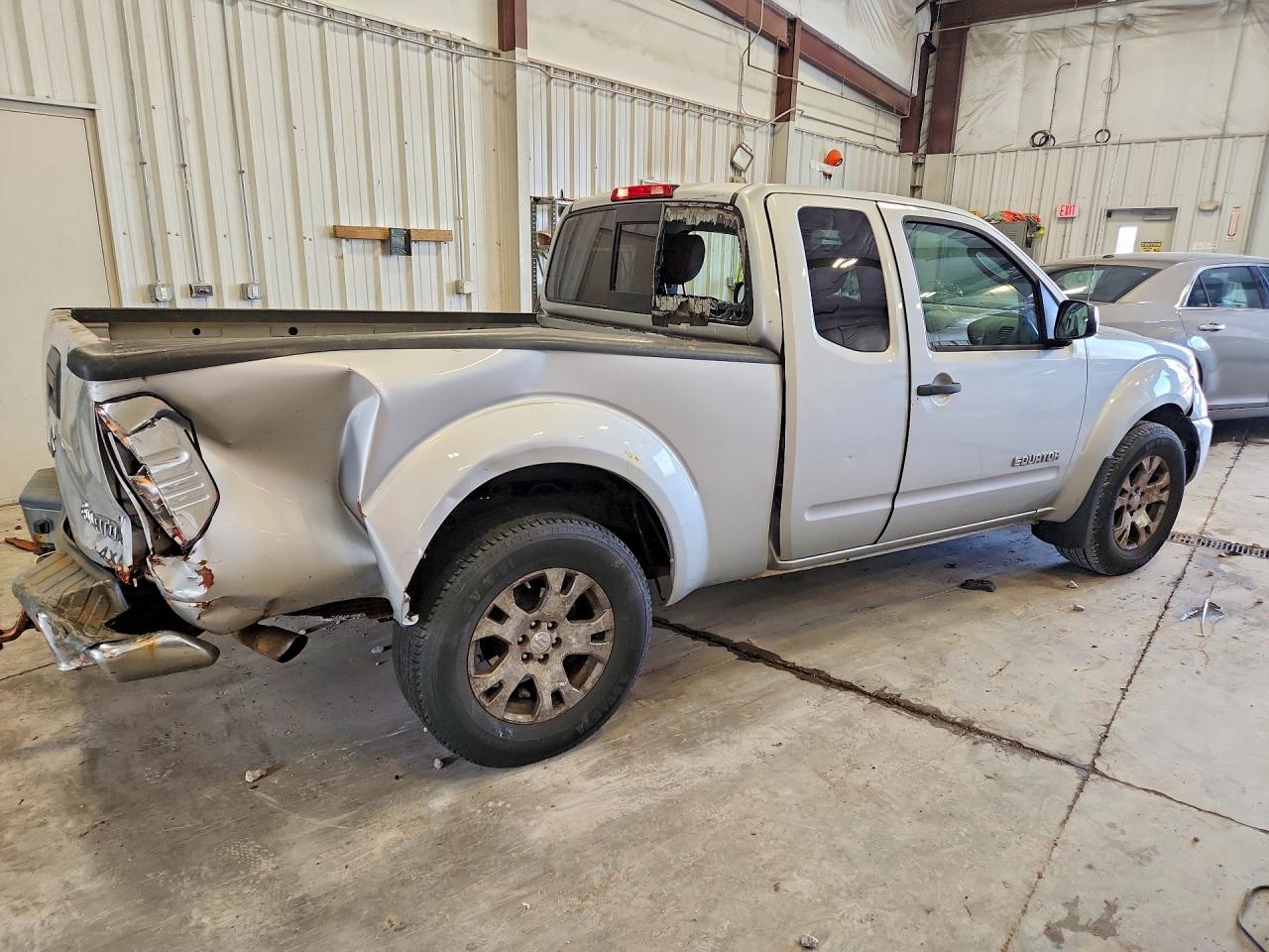 2011 Suzuki Equator Sport Silver vin: 5Z61D0CW9BC420948