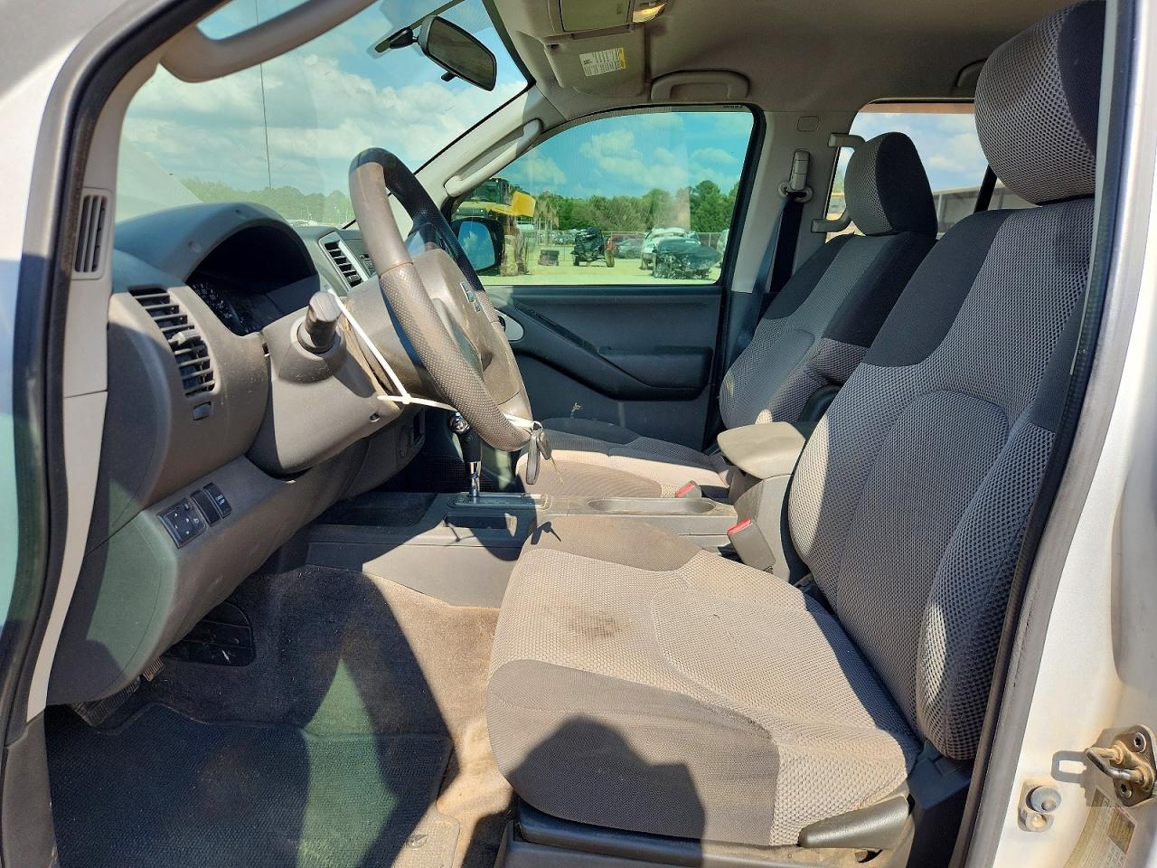 2011 Suzuki Equator Sport Silver vin: 5Z61D0ER9BC426398