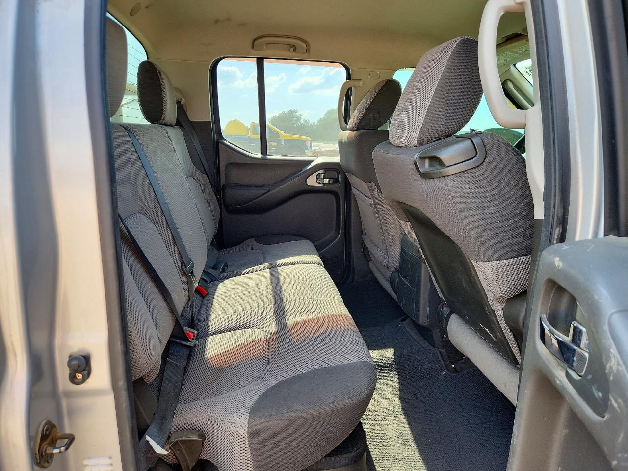 2011 Suzuki Equator Sport Silver vin: 5Z61D0ER9BC426398