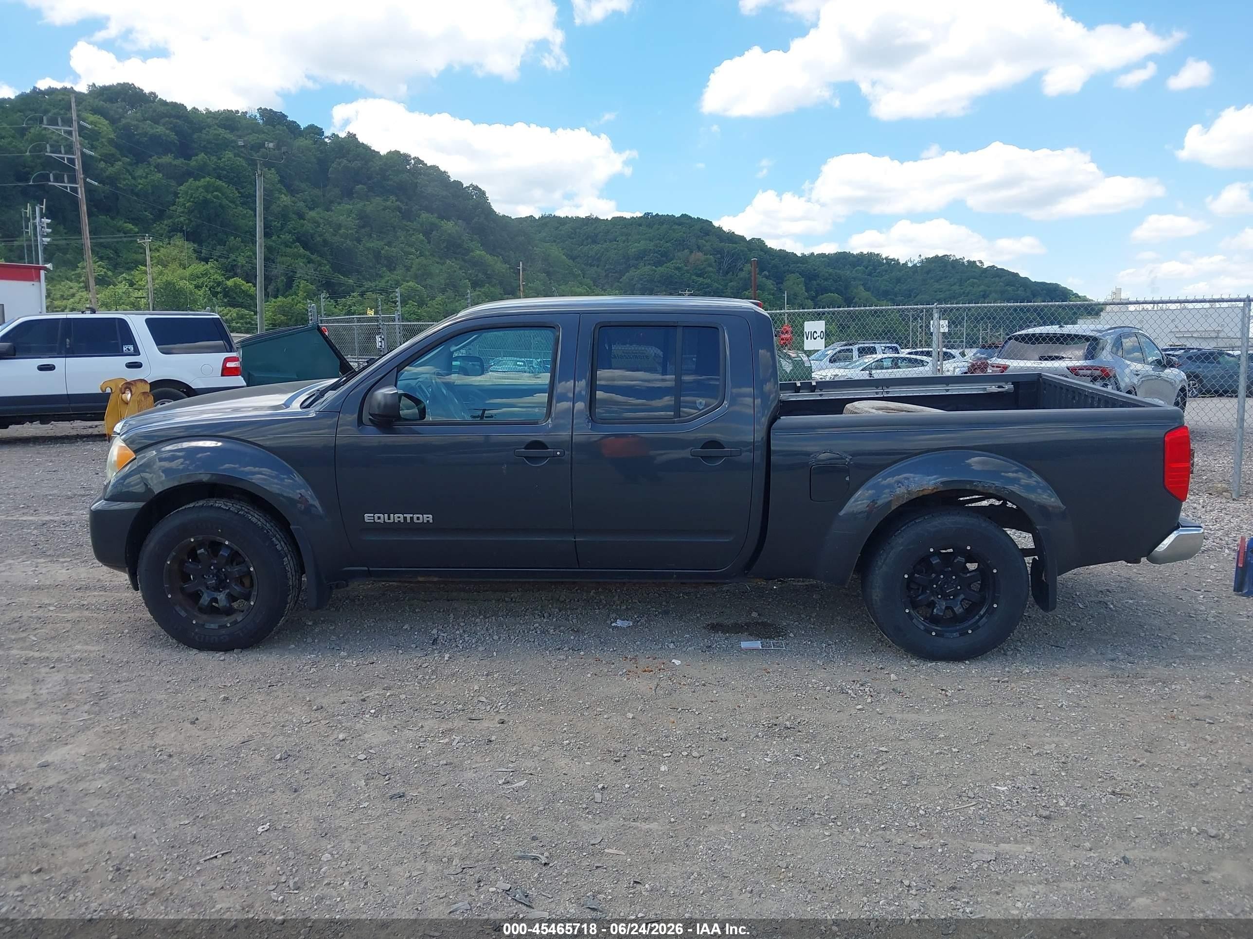 2010 Suzuki Equator Sport Gray vin: 5Z61D0FVXAC422497