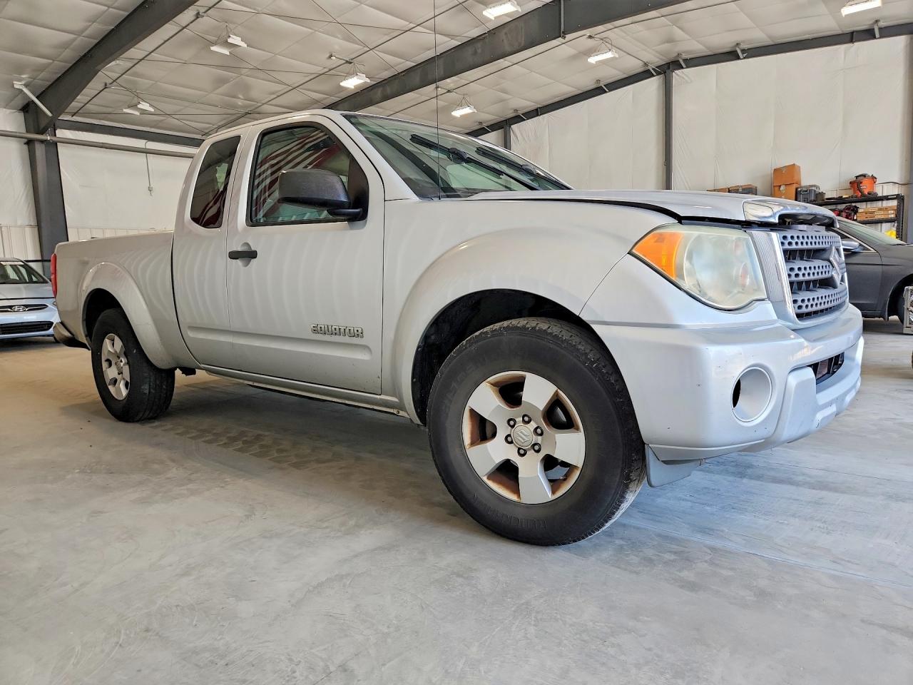 2010 Suzuki Equator Silver vin: 5Z62D0CT3AC421876