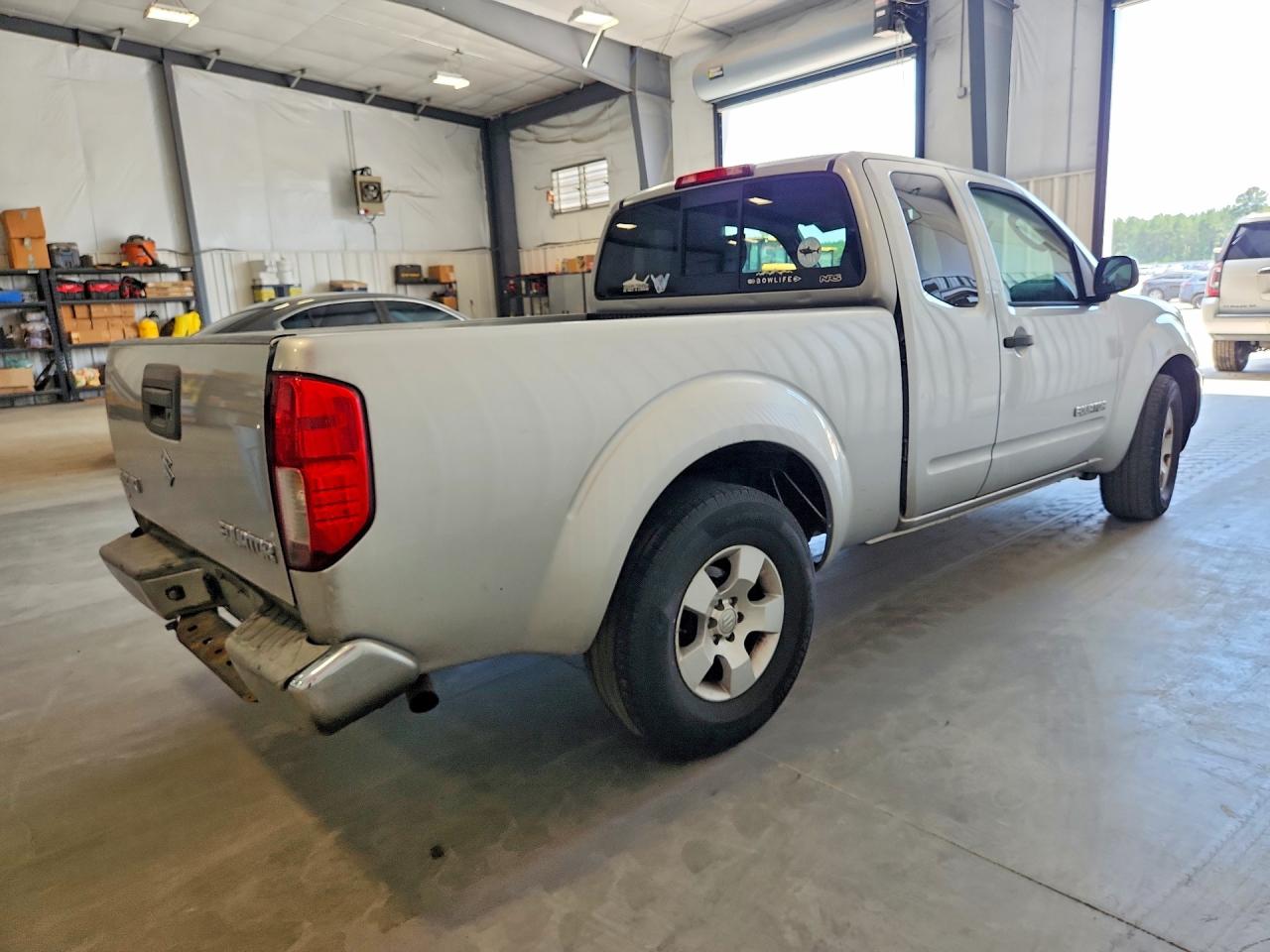 2010 Suzuki Equator Silver vin: 5Z62D0CT3AC421876