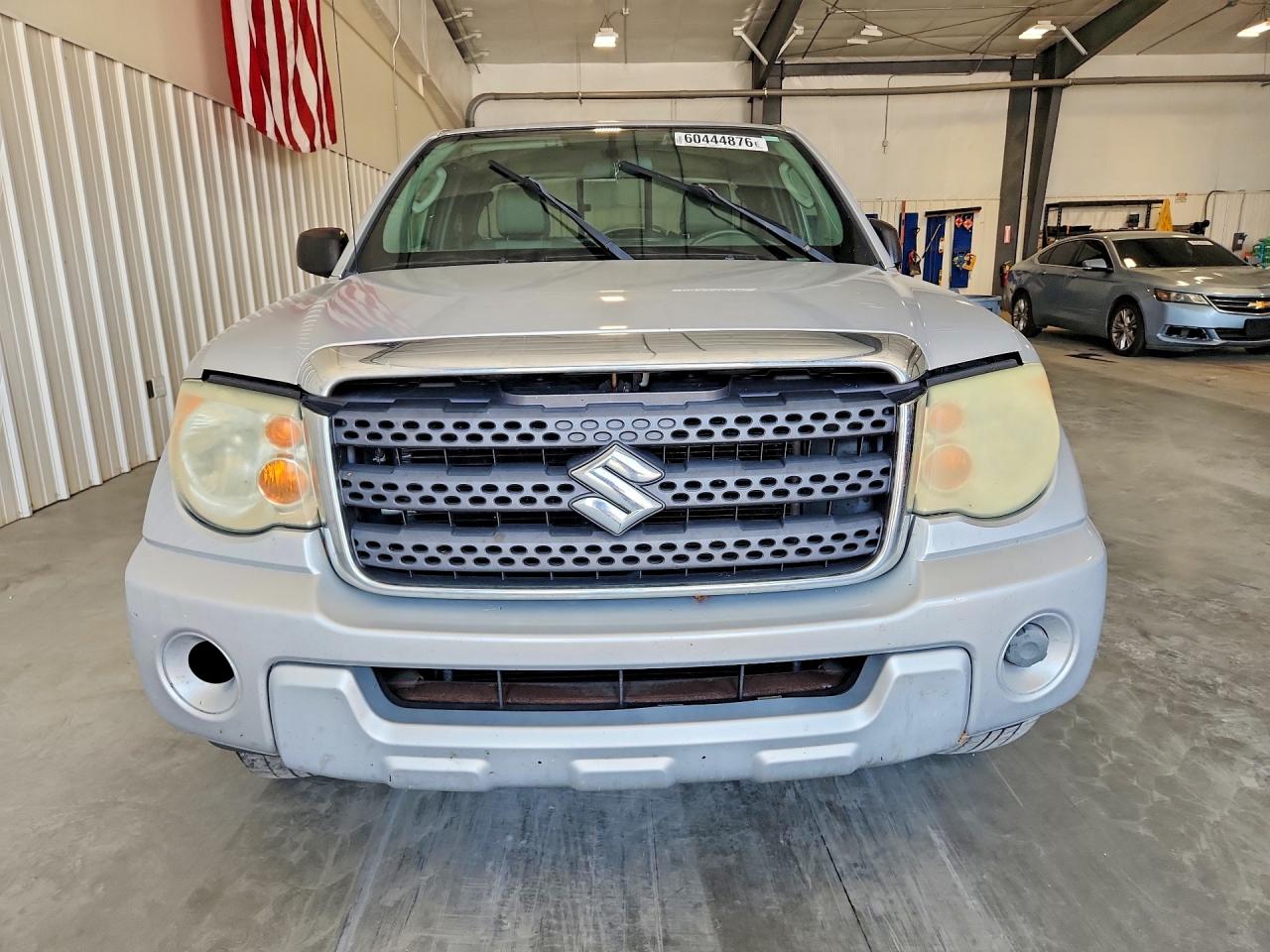 2010 Suzuki Equator Silver vin: 5Z62D0CT3AC421876