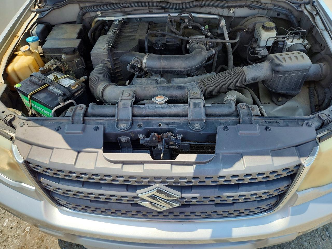 2010 Suzuki Equator Silver vin: 5Z62D0CT3AC421876