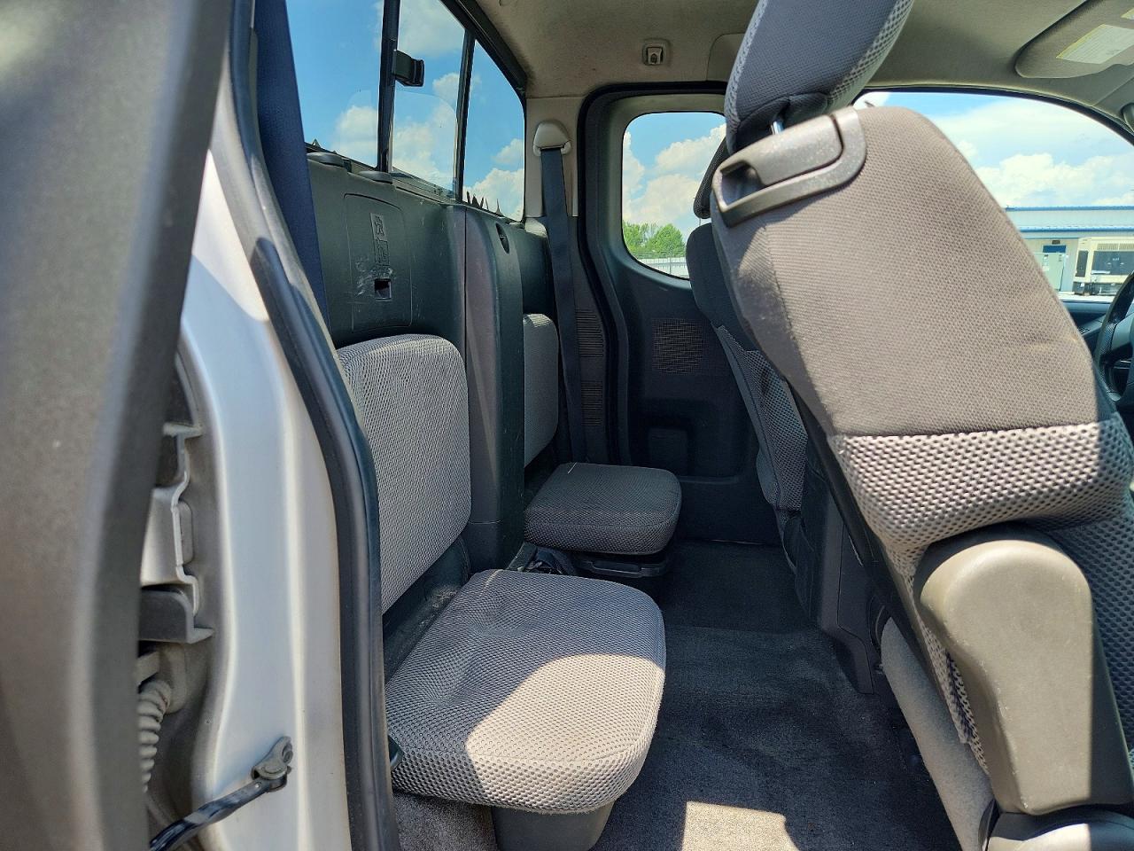 2010 Suzuki Equator Silver vin: 5Z62D0CT3AC421876