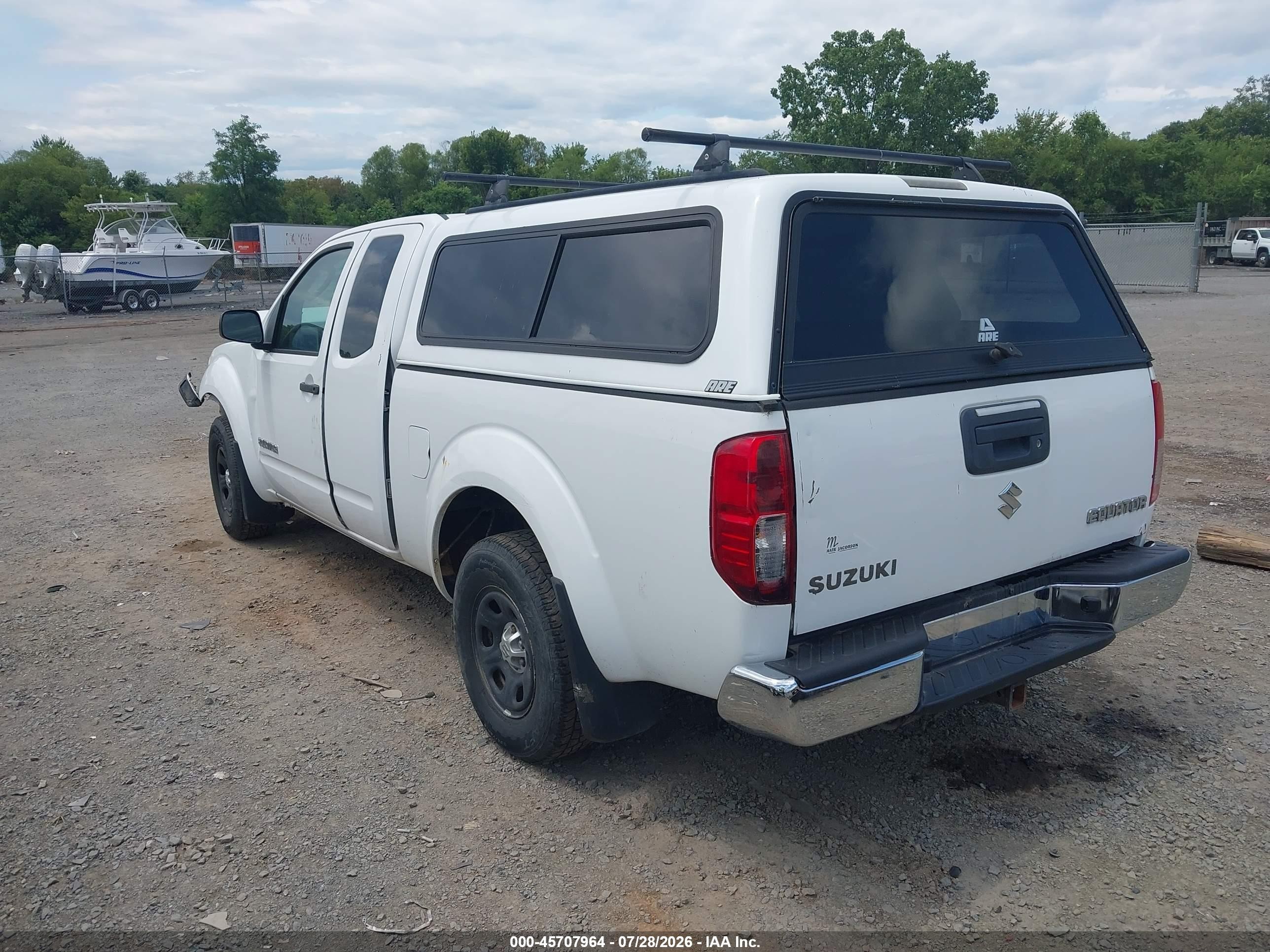 2011 Suzuki Equator   White vin: 5Z62D0CT7BC409649
