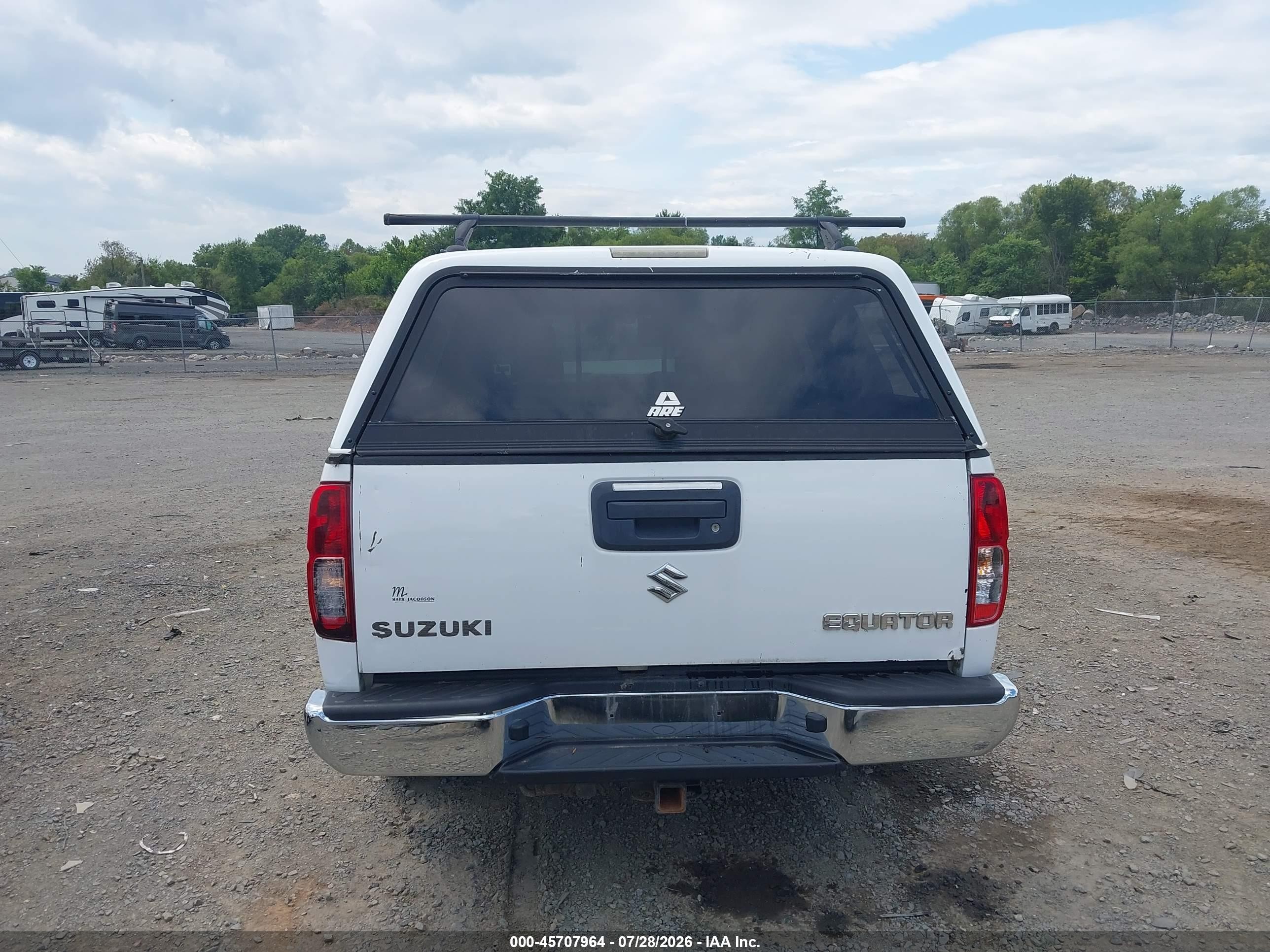 2011 Suzuki Equator   White vin: 5Z62D0CT7BC409649