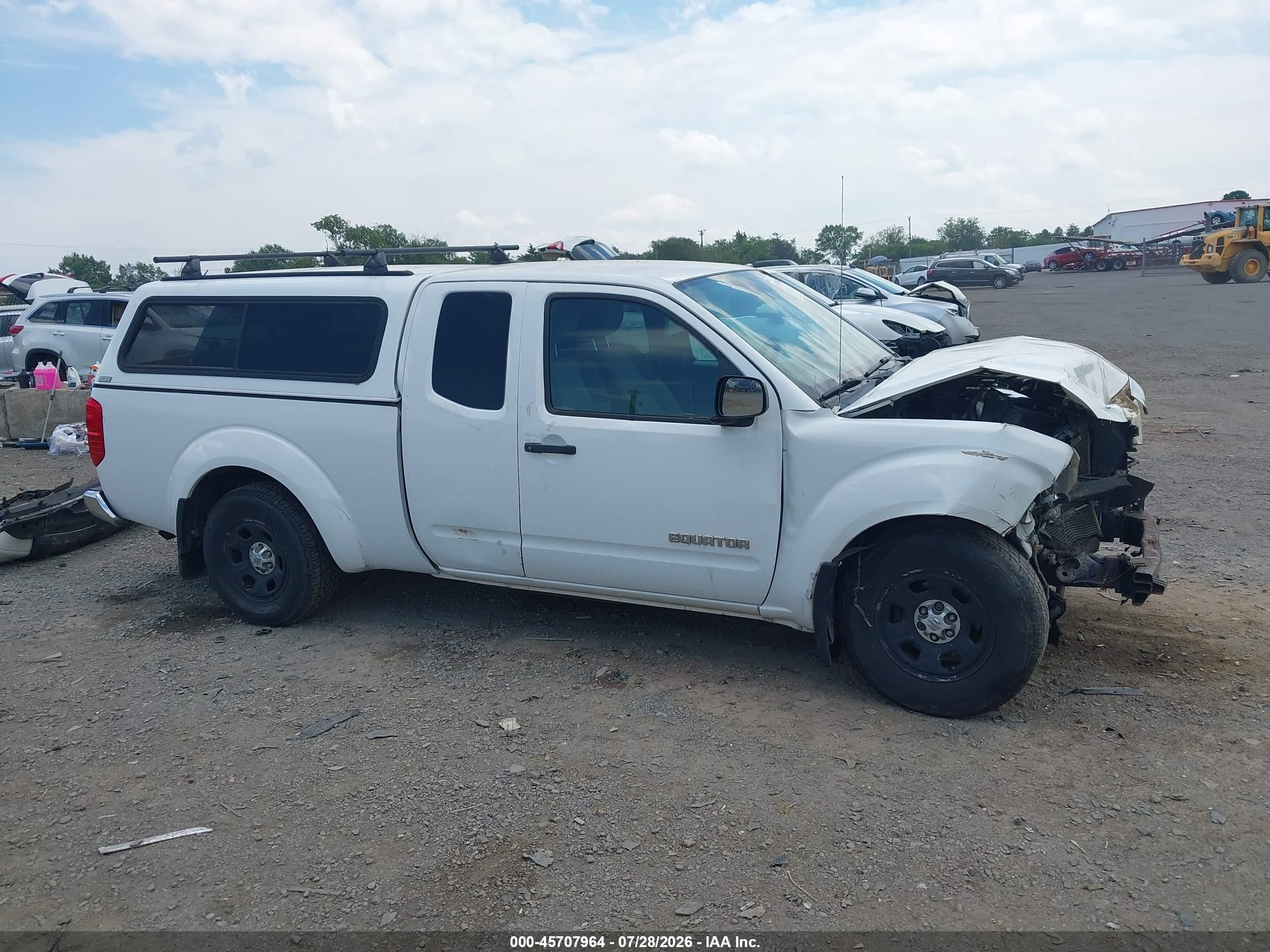 2011 Suzuki Equator   White vin: 5Z62D0CT7BC409649