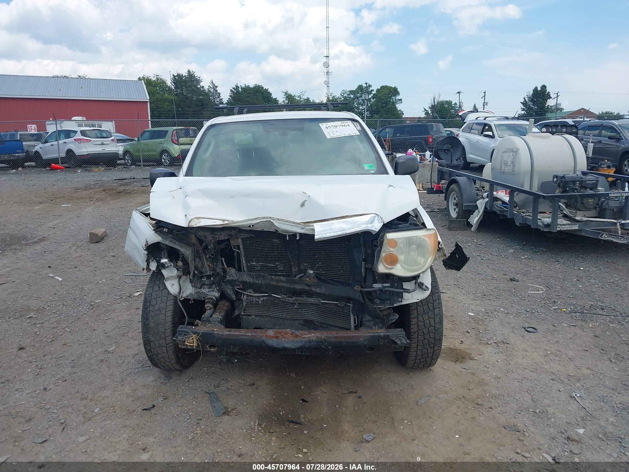 2011 Suzuki Equator   White vin: 5Z62D0CT7BC409649