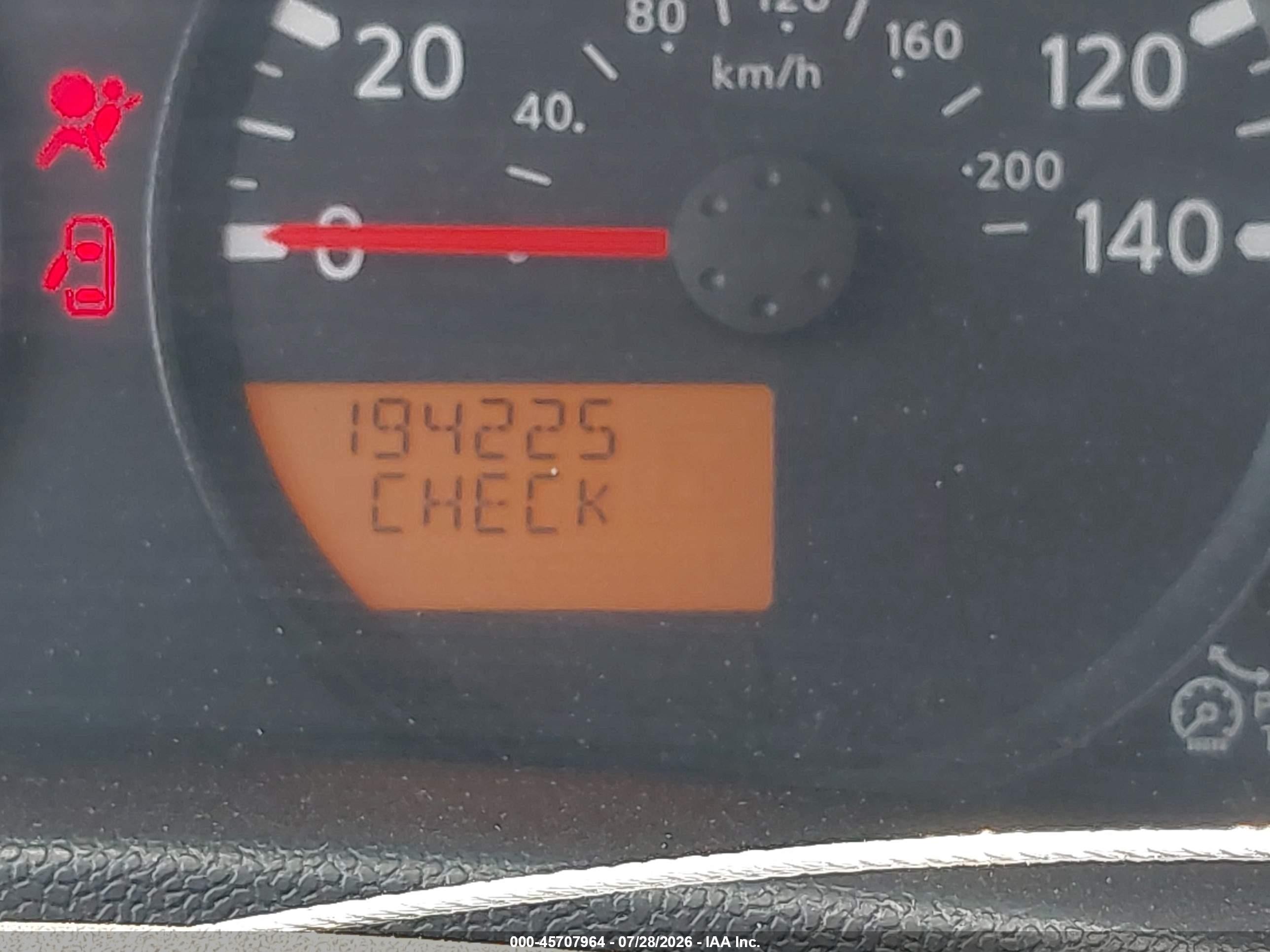 2011 Suzuki Equator   White vin: 5Z62D0CT7BC409649
