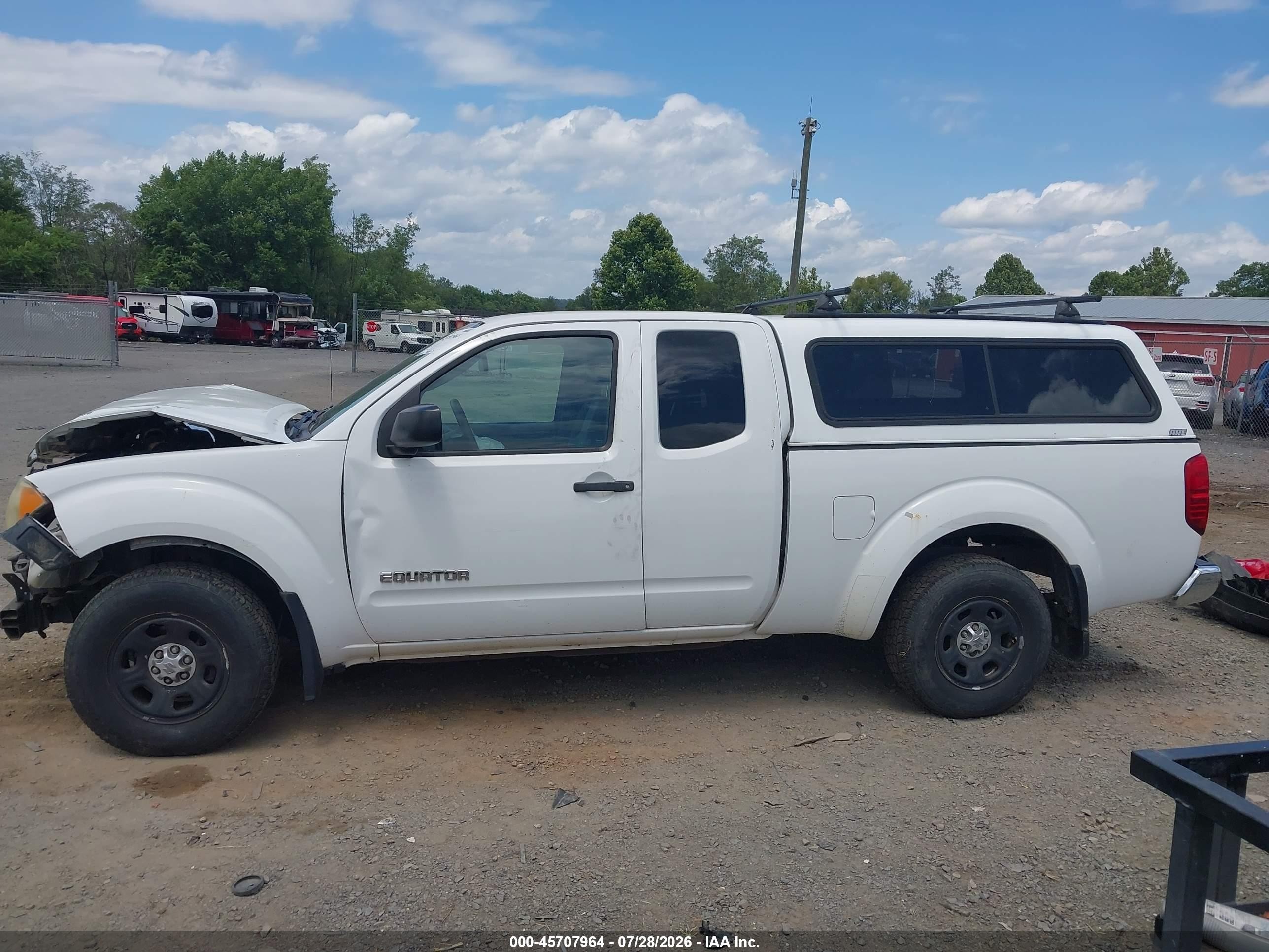 2011 Suzuki Equator   White vin: 5Z62D0CT7BC409649
