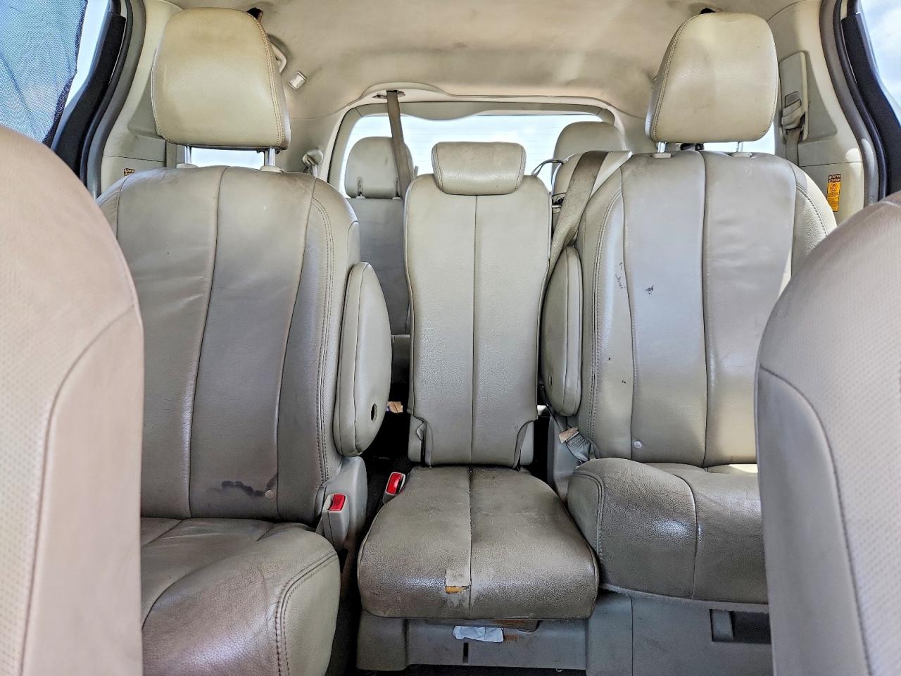 2014 Toyota Sienna Xle 8-passenger Beige vin: 5TDYK3DC7ES456102