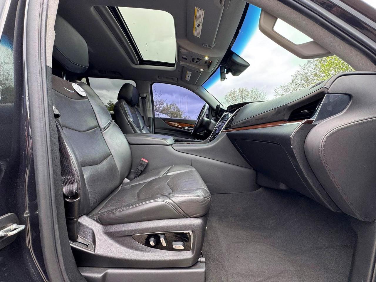 2019 Cadillac Escalade Luxury Черный vin: 1GYS4BKJ4KR364476