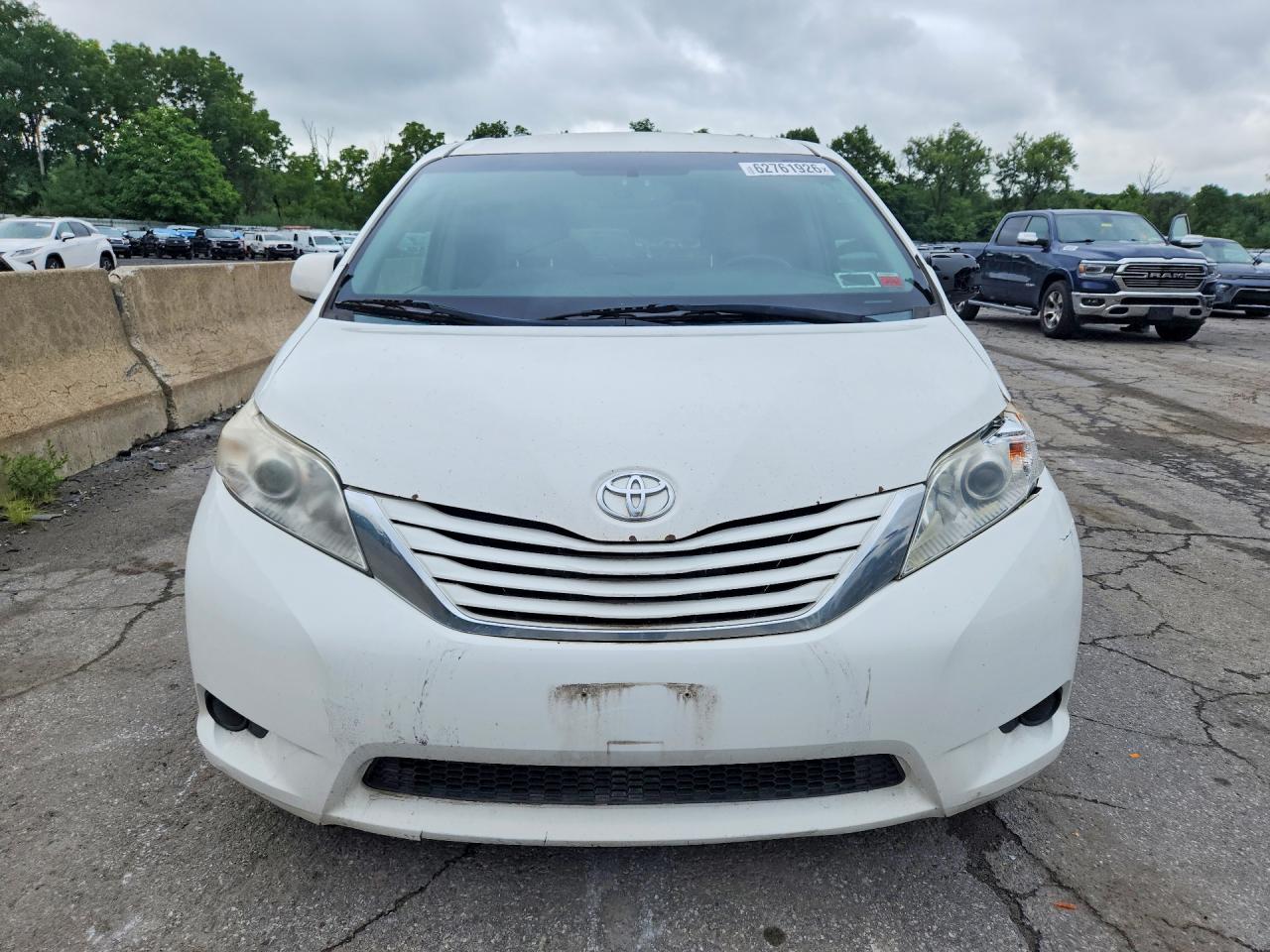 2015 Toyota Sienna Le White vin: 5TDKK3DC4FS539039