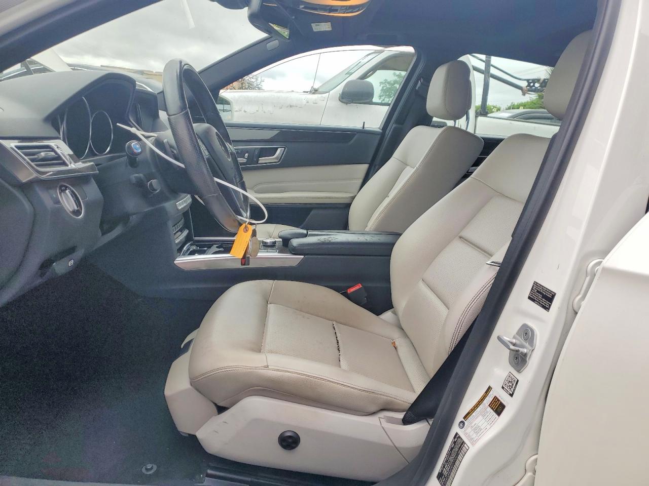 2014 Mercedes-benz E 350 White vin: WDDHF5KB8EB017725