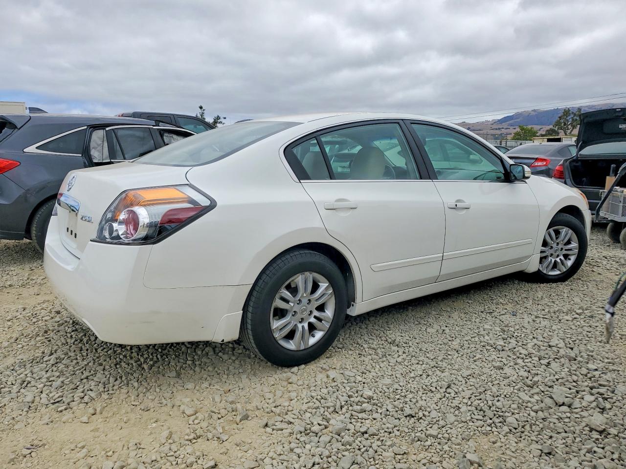 2010 Nissan Altima 2.5 White vin: 1N4AL2AP8AN554058