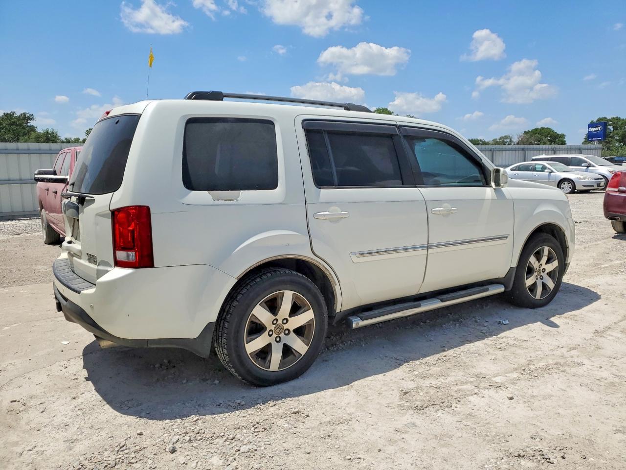 2013 Honda Pilot Touring White vin: 5FNYF4H99DB007371