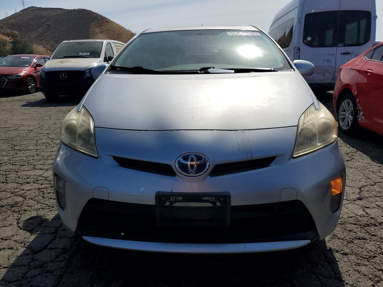 2013 Toyota Prius Three Silver vin: JTDKN3DU2D1679472
