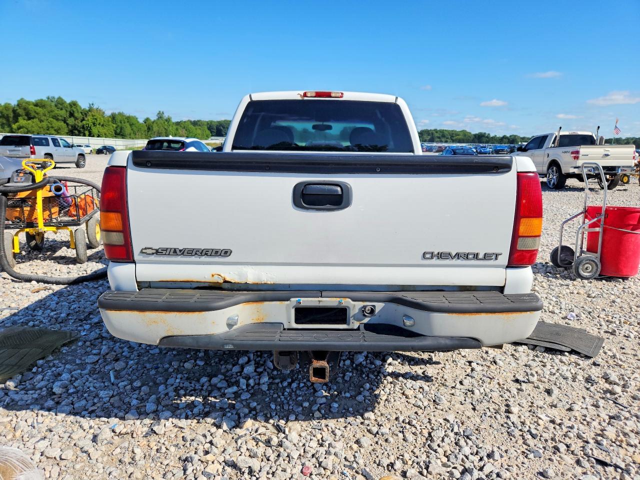 1999 Chevrolet Silverado C1500 White vin: 2GCEC19T9X1143690