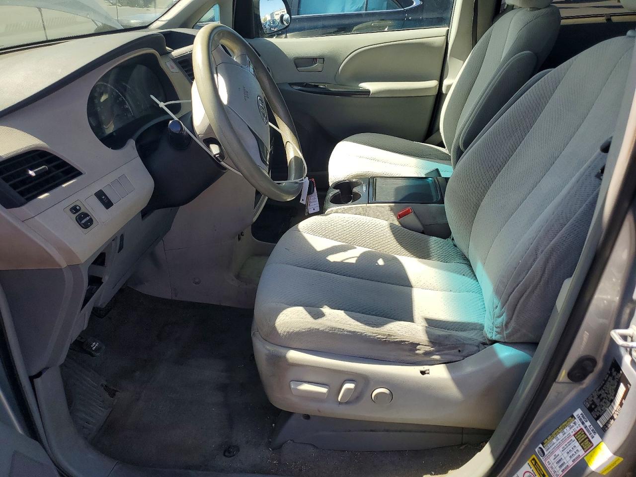 2014 Toyota Sienna Le Silver vin: 5TDJK3DCXES077807