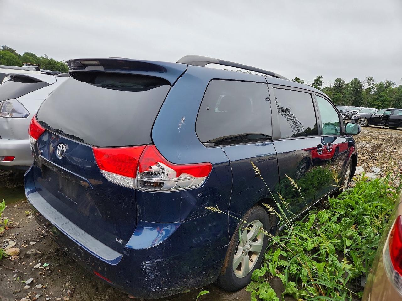 2012 Toyota Sienna Le Blue vin: 5TDKK3DC8CS249835