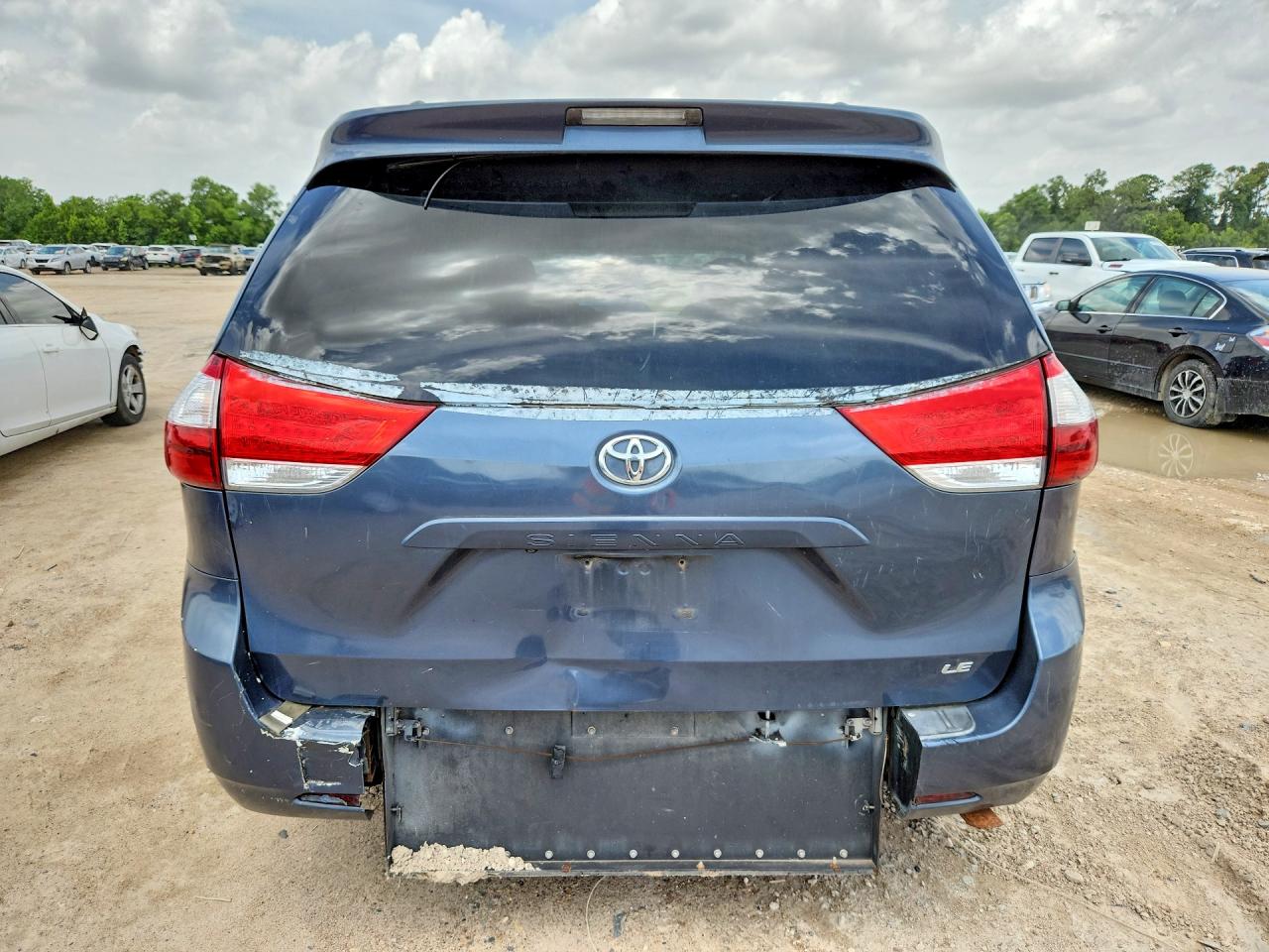 2015 Toyota Sienna Le Blue vin: 5TDKK3DC1FS604669