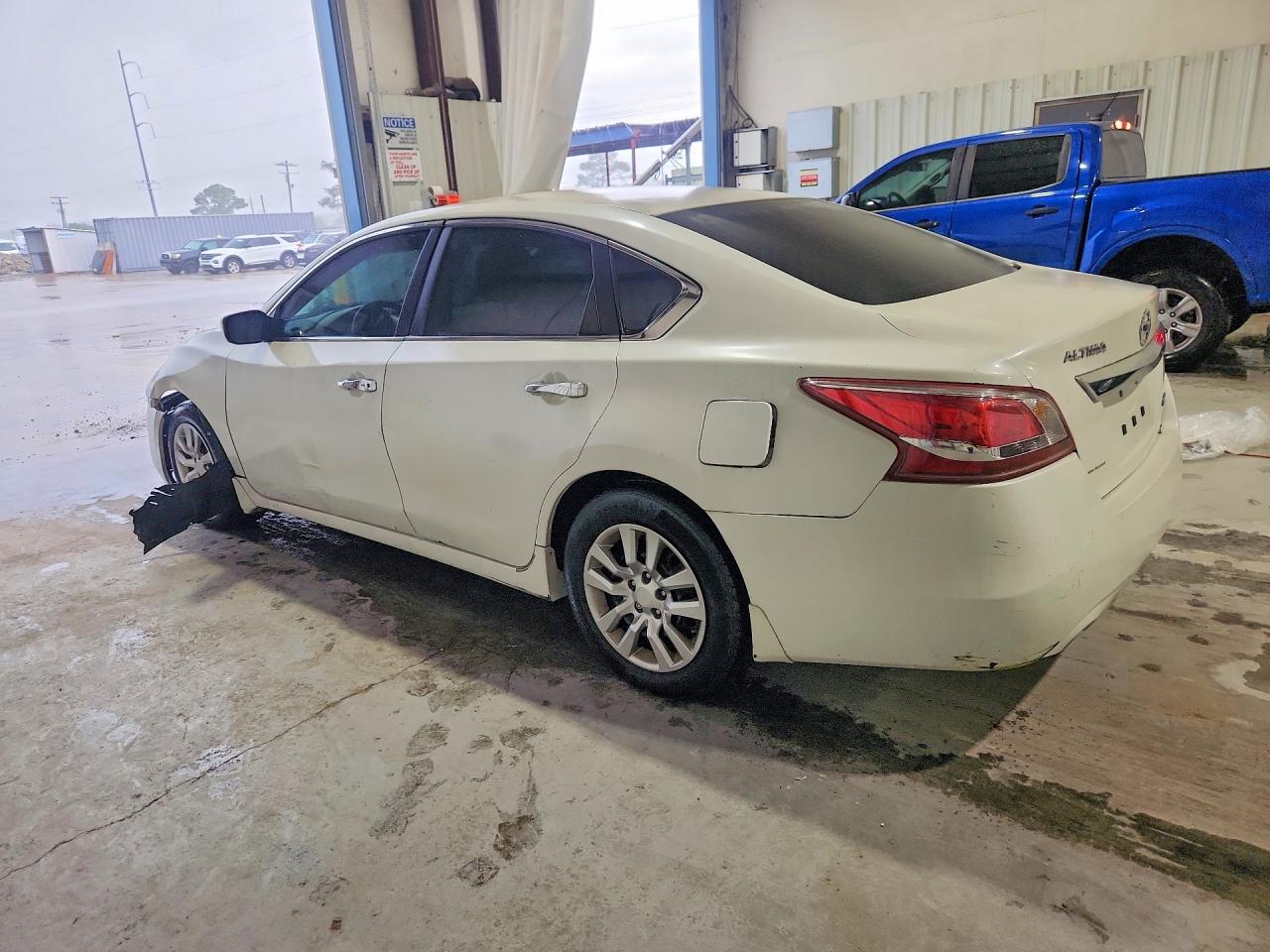 2013 Nissan Altima 2.5 Red vin: 1N4AL3AP8DN569895