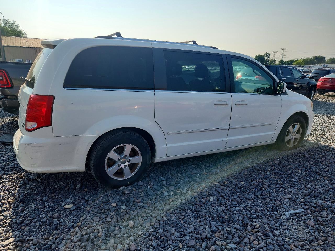 2011 Dodge Grand Caravan Crew White vin: 2D4RN5DG6BR700050