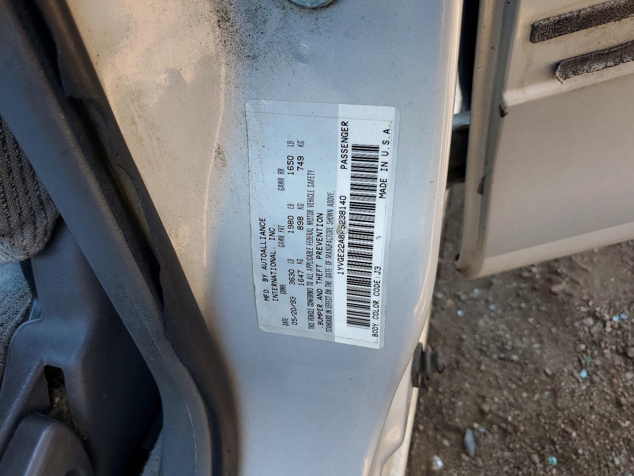 1993 Mazda 626 Dx Silver vin: 1YVGE22A8P5238140