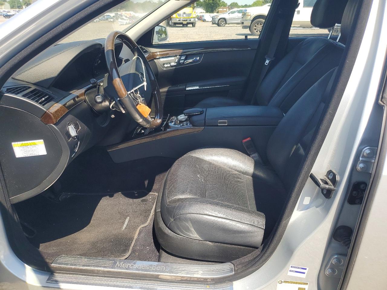 2011 Mercedes-benz S 400 Silver vin: WDDNG9FB5BA380521
