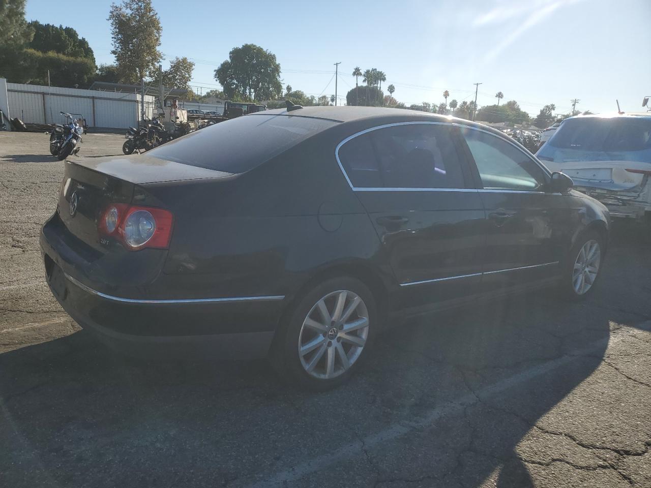 2010 Volkswagen Passat Komfort Black vin: WVWJM7AN4AE141914