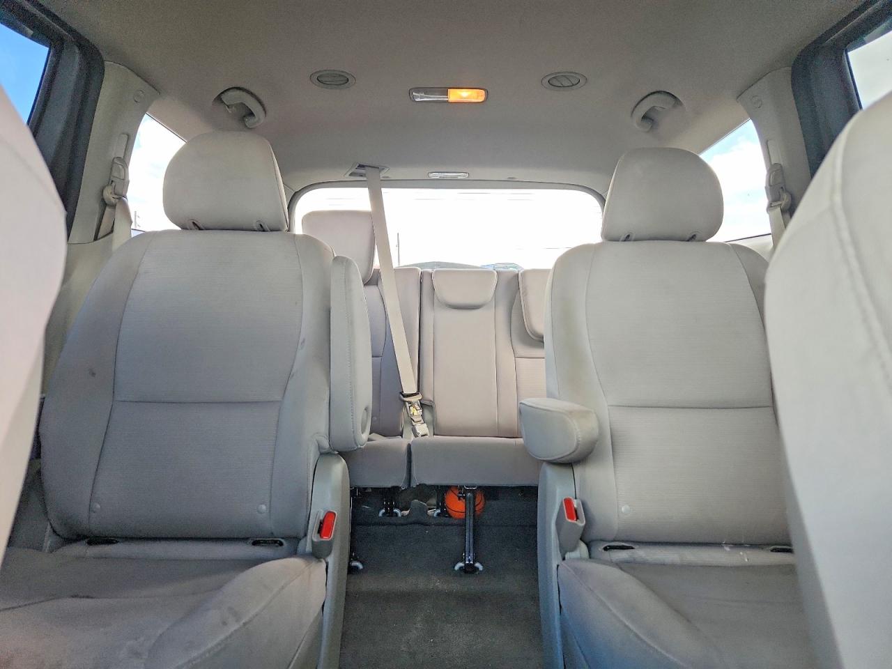 2015 Kia Sedona Lx Silver vin: KNDMB5C11F6020650