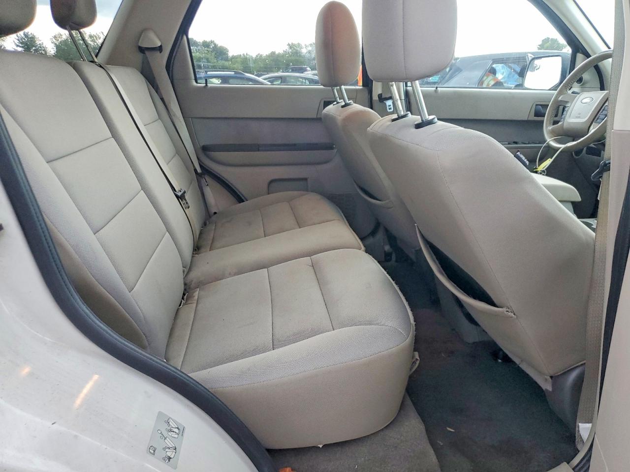 2010 Ford Escape Xlt White vin: 1FMCU9D72AKC67221