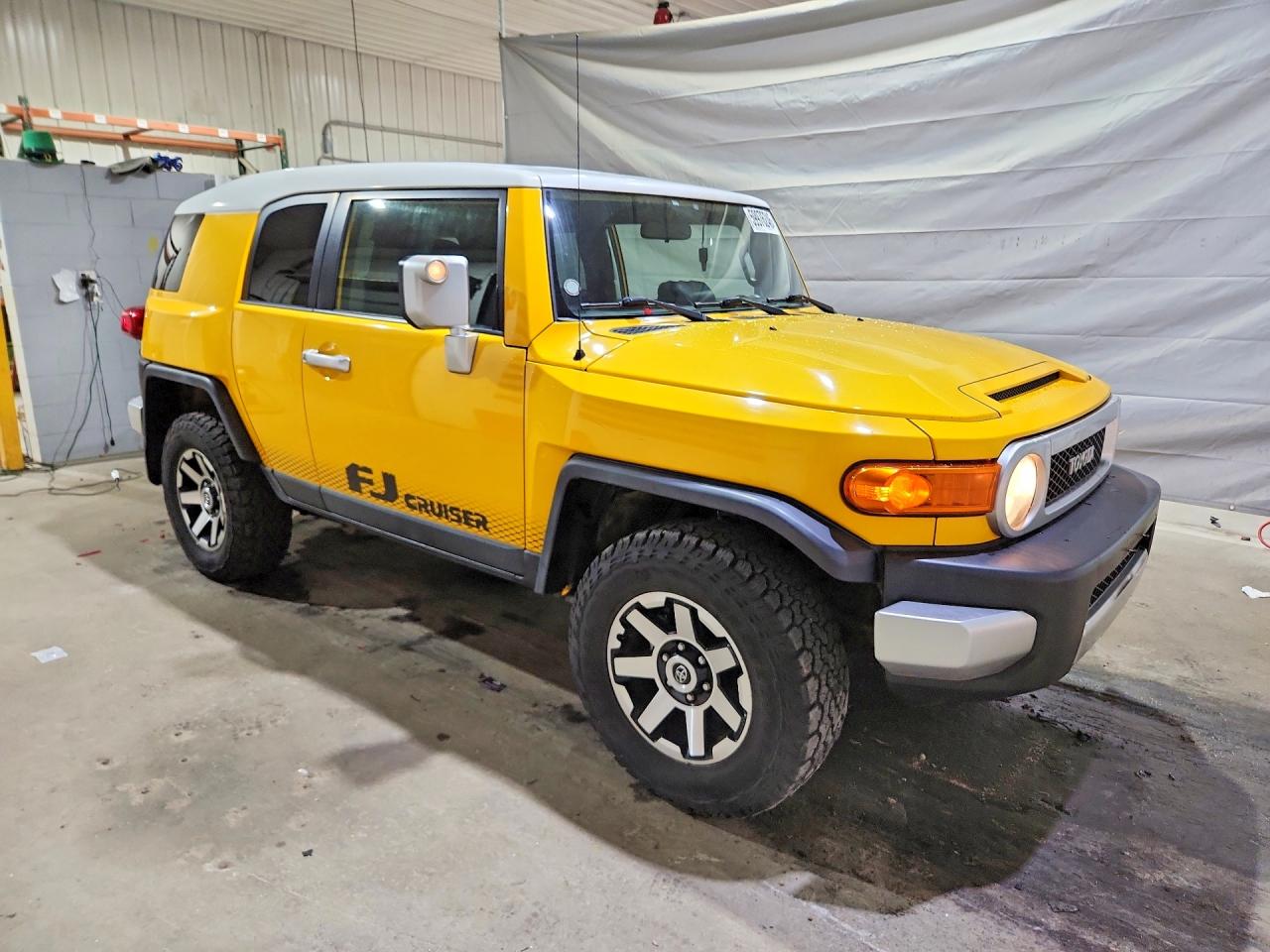 2008 Toyota Fj Cruiser Base Yellow vin: JTEBU11F08K017897
