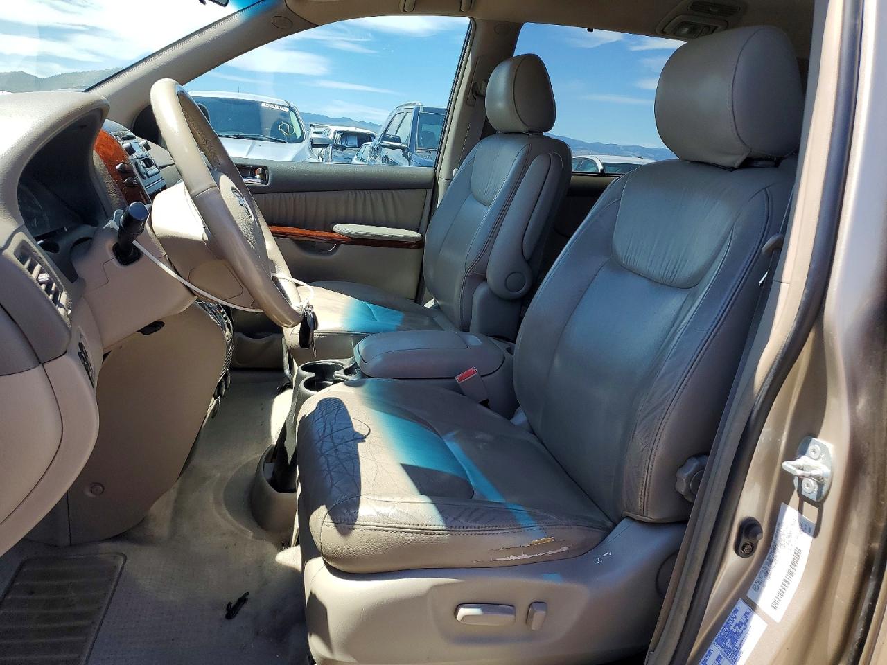 2004 Toyota Sienna Xle 7 Passenger Gold vin: 5TDBA22C14S005381