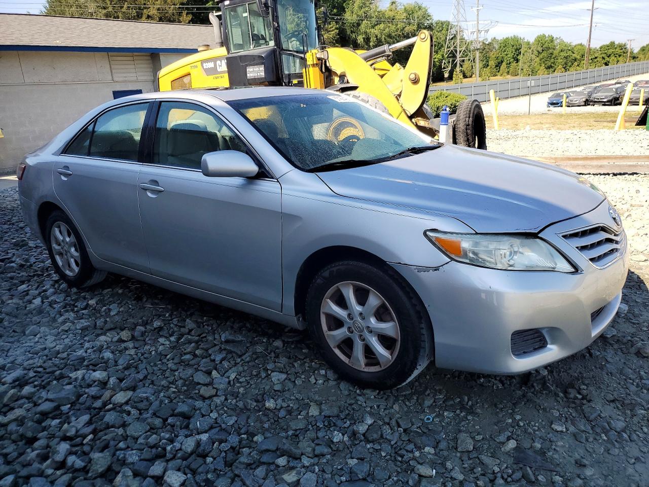 2011 Toyota Camry Le Silver vin: 4T1BF3EK7BU133624