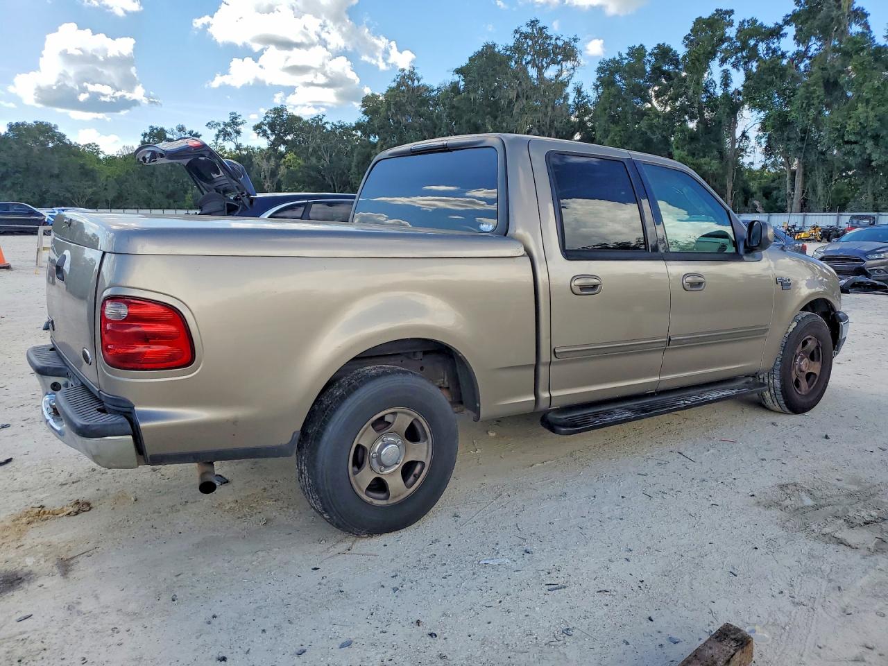2002 Ford F150 Supercrew Tan vin: 1FTRW076X2KE17987