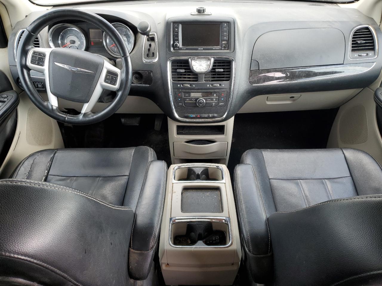 2014 Chrysler Town & Country Touring Red vin: 2C4RC1BG9ER247545