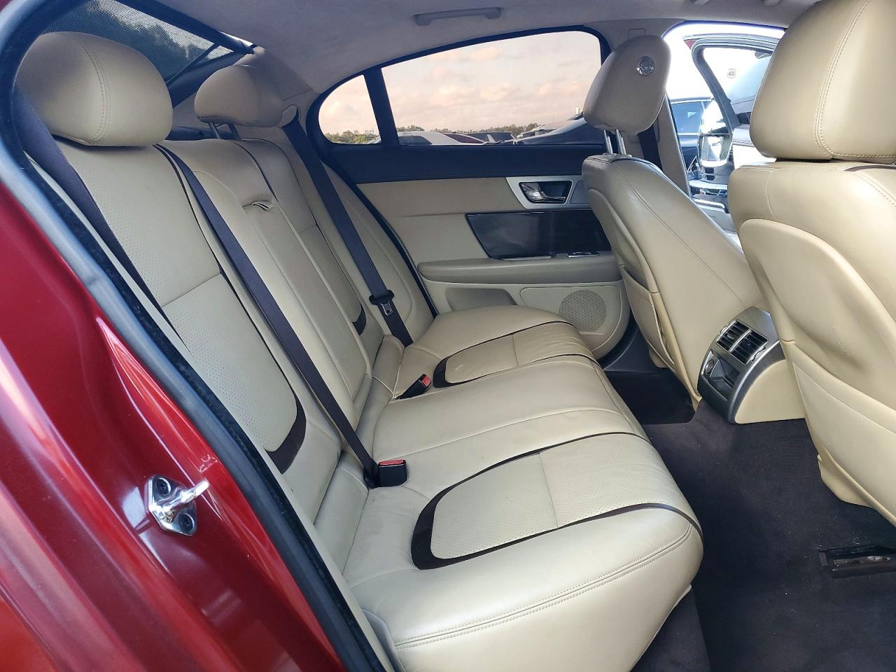 2012 Jaguar Xf Portfolio Red vin: SAJWA0HBXCLS43400