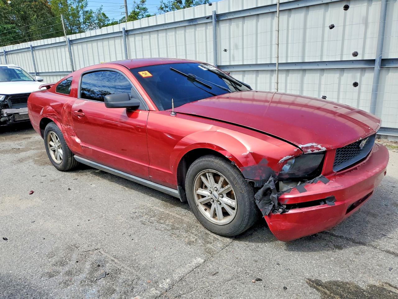 2005 Ford Mustang Red vin: 1ZVFT80N455157405