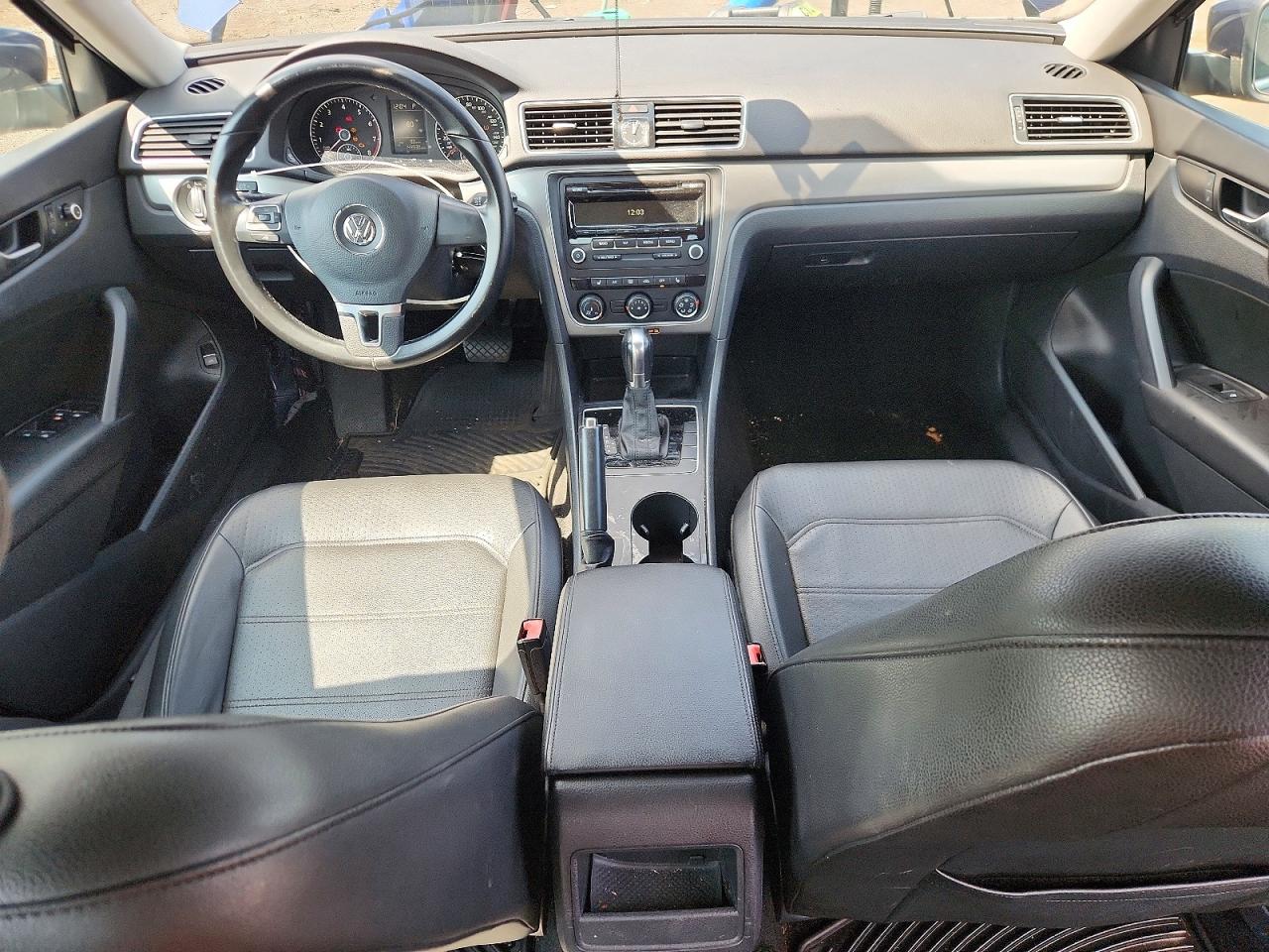 2014 Volkswagen Passat S Синий vin: 1VWAT7A32EC058921