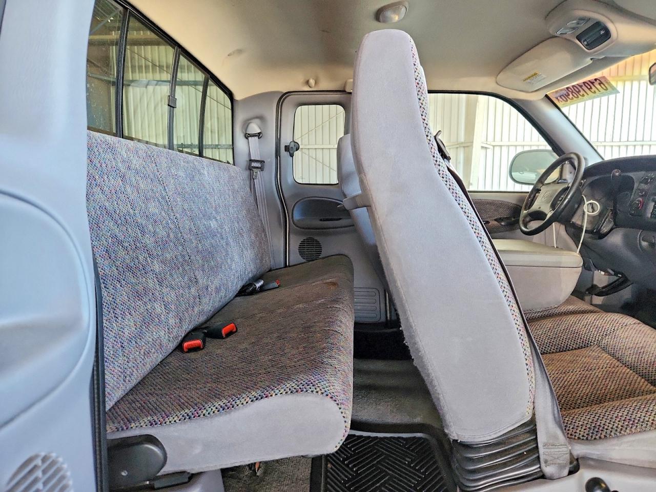 1998 Dodge Ram 1500 Silver vin: 1B7HC13ZXWJ224891