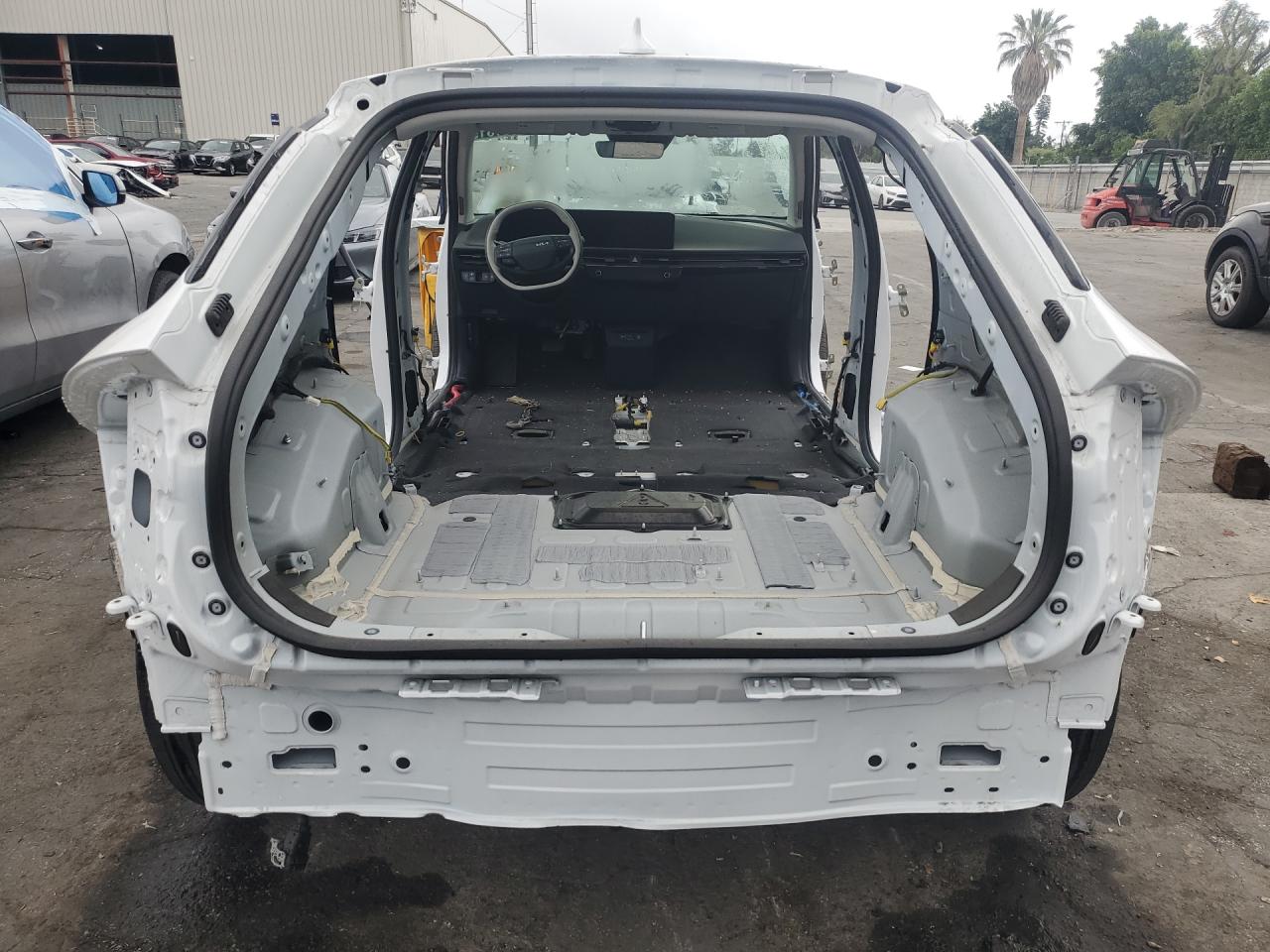 2025 Kia Ev6 Wind White vin: 5XYC34JA9SG013247 Damage: Right Tail Light, Missing, Replacement Required