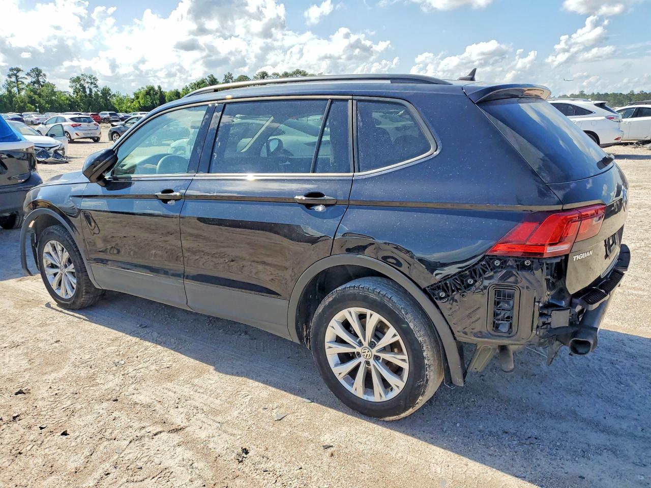 2020 Volkswagen Tiguan S Черный vin: 3VV1B7AX1LM013636