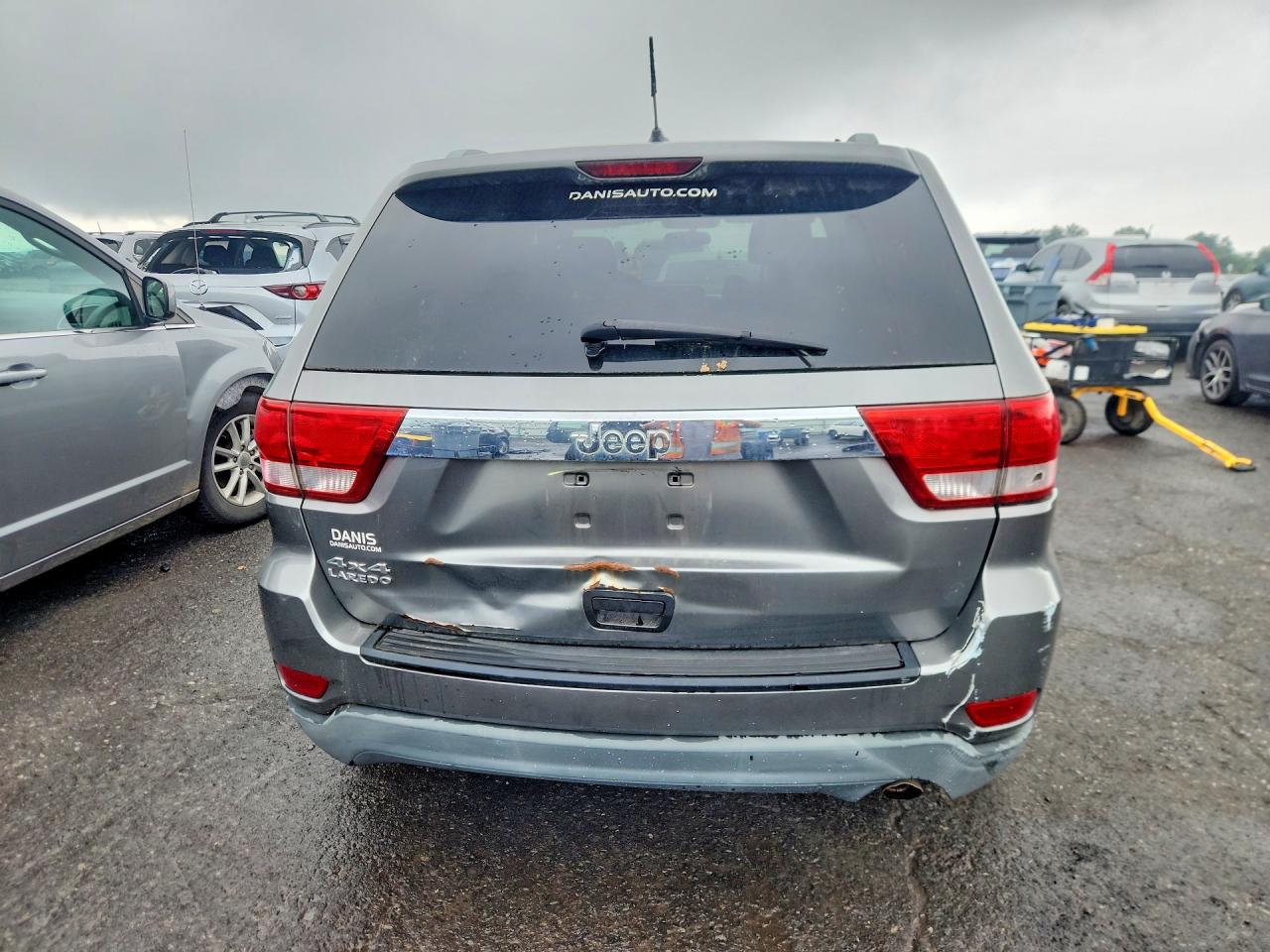 2011 Jeep Grand Cherokee Laredo Серебряный vin: 1J4RR4GG8BC656367