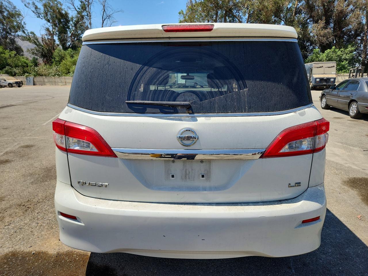 2014 Nissan Quest 3.5 Le White vin: JN8AE2KPXE9105180