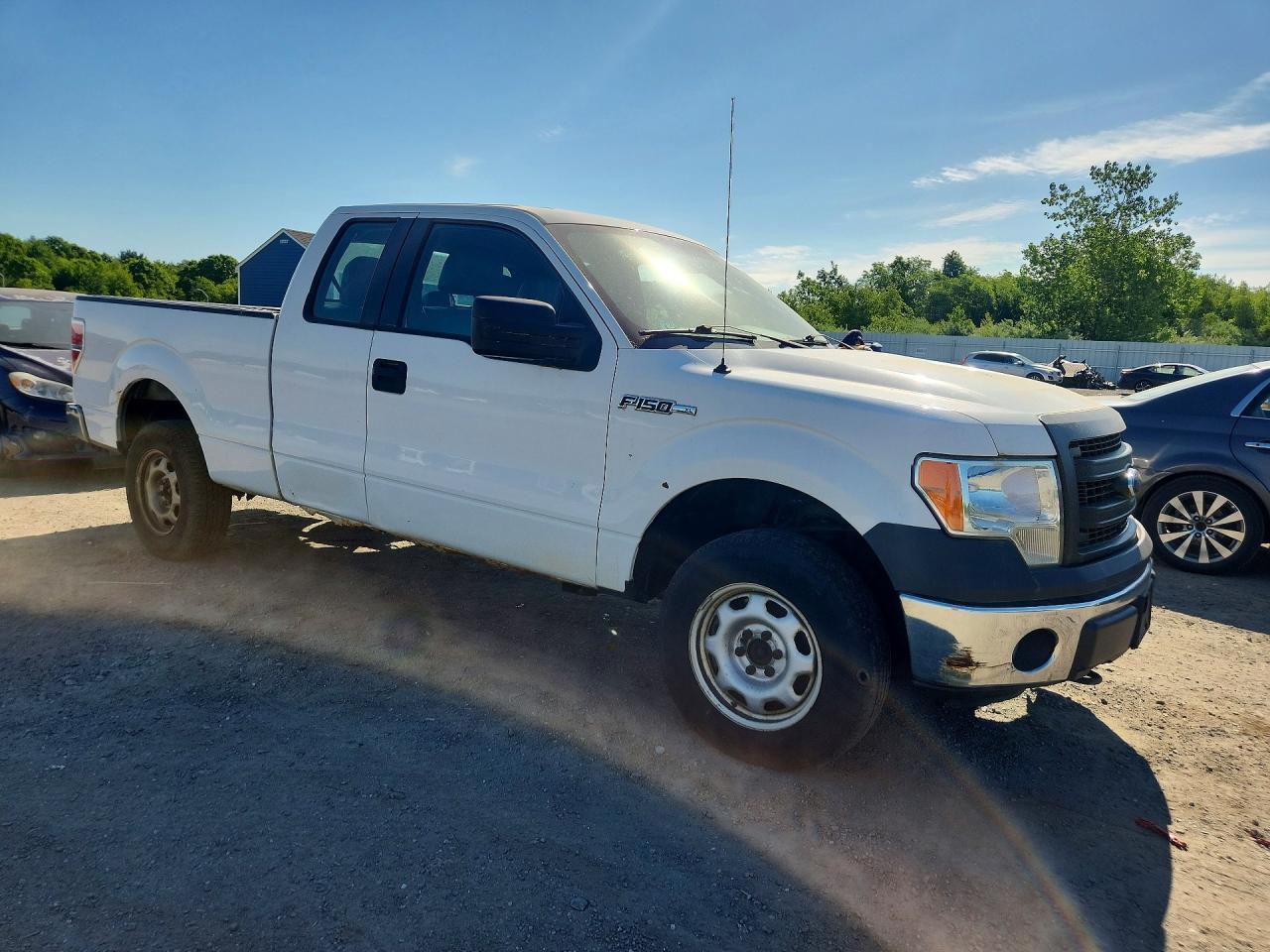 2013 Ford F150 Super Cab White vin: 1FTFX1EFXDFB03471