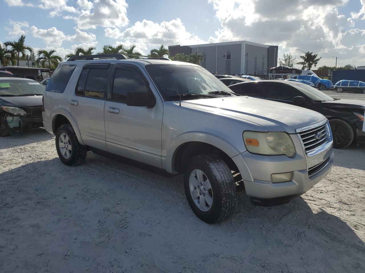 2010 Ford Explorer Xlt Silver vin: 1FMEU6DE6AUB07868