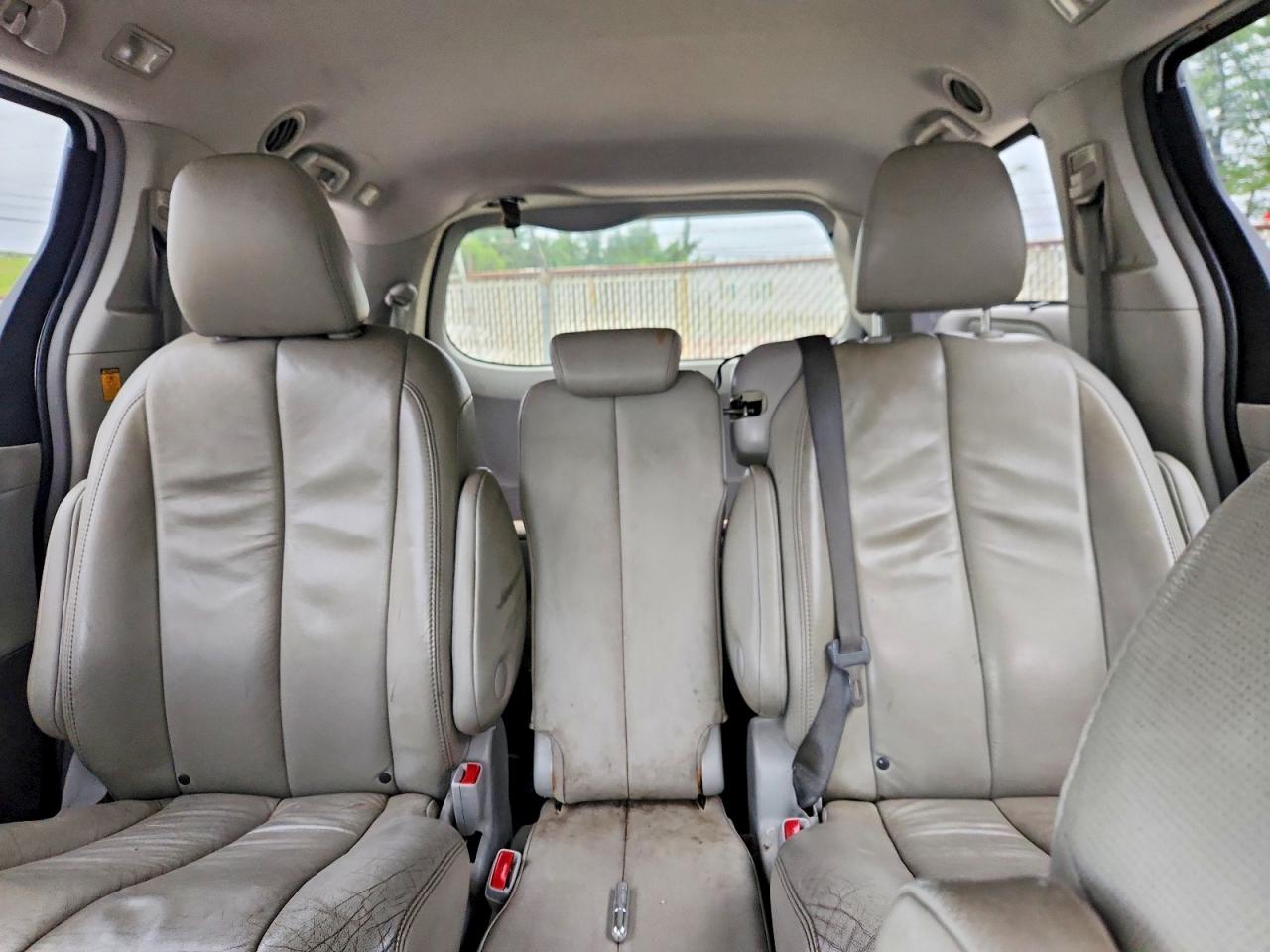 2013 Toyota Sienna Xle 8-passenger White vin: 5TDYK3DC2DS382540
